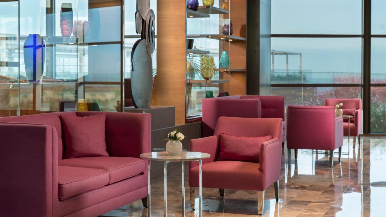 Crowne Plaza Florya Istanbul By Ihg Hotel Luaran gambar The lounge at the airport