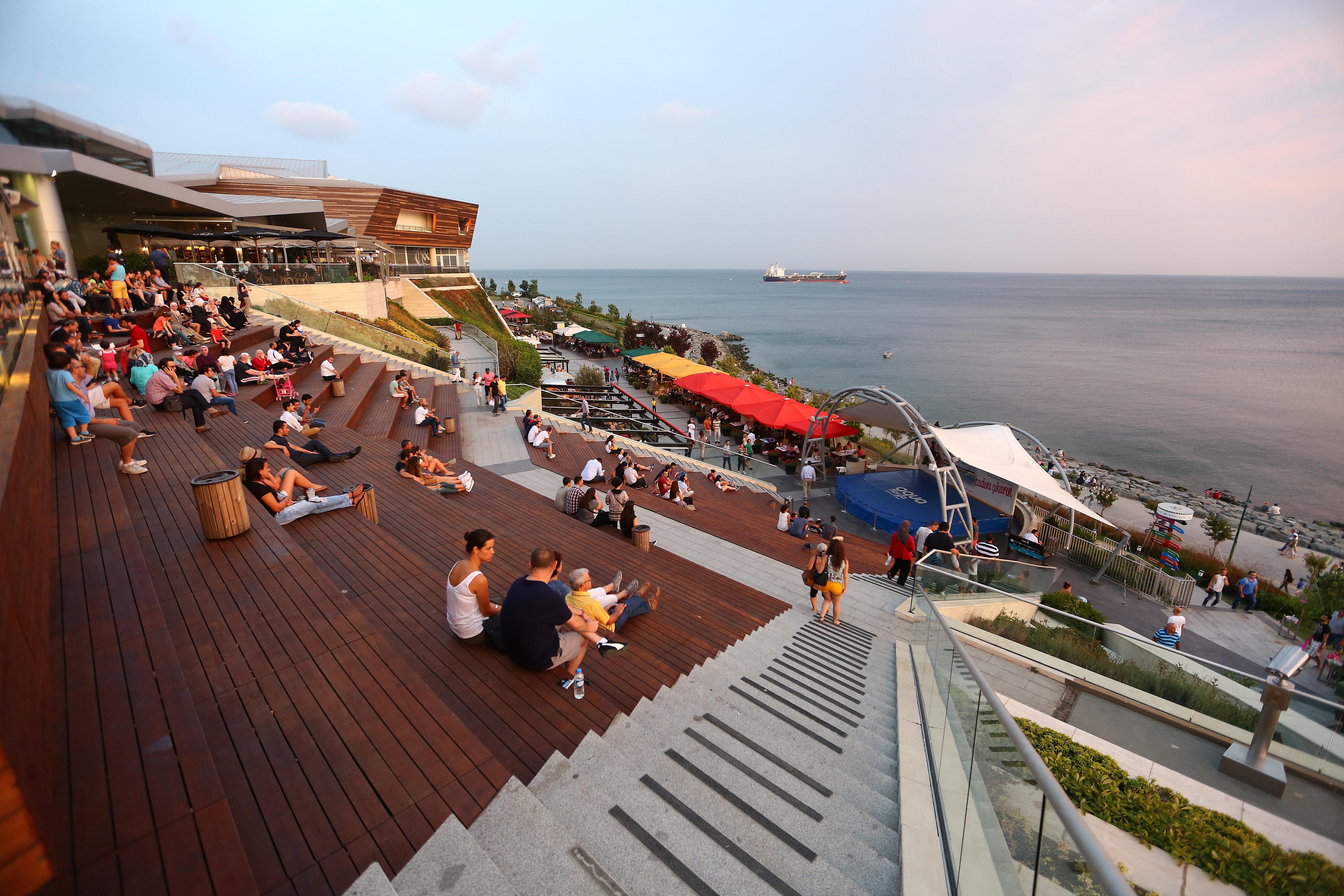 Crowne Plaza Florya Istanbul By Ihg Hotel Luaran gambar View of the esplanade
