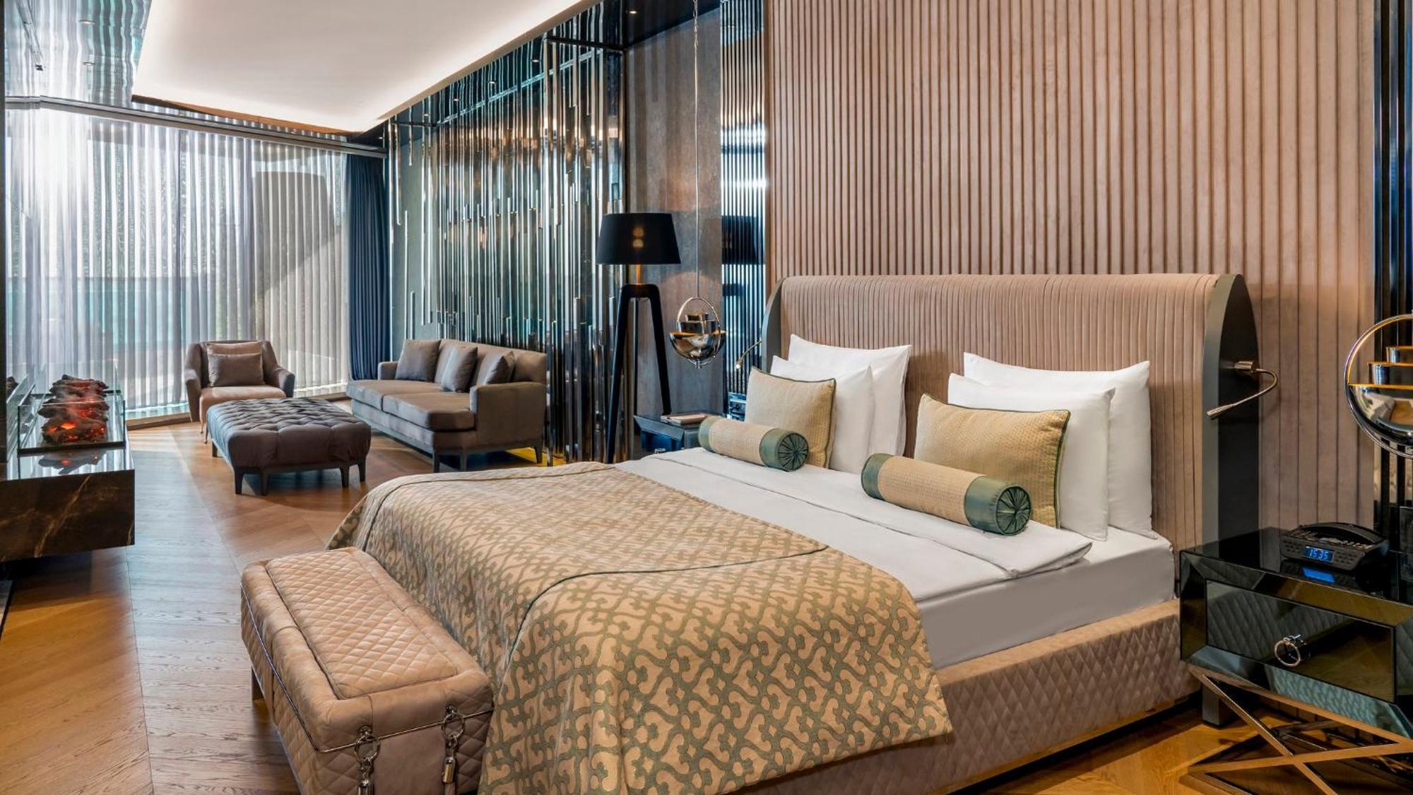 Crowne Plaza Florya Istanbul By Ihg Hotel Luaran gambar A suite at the hotel