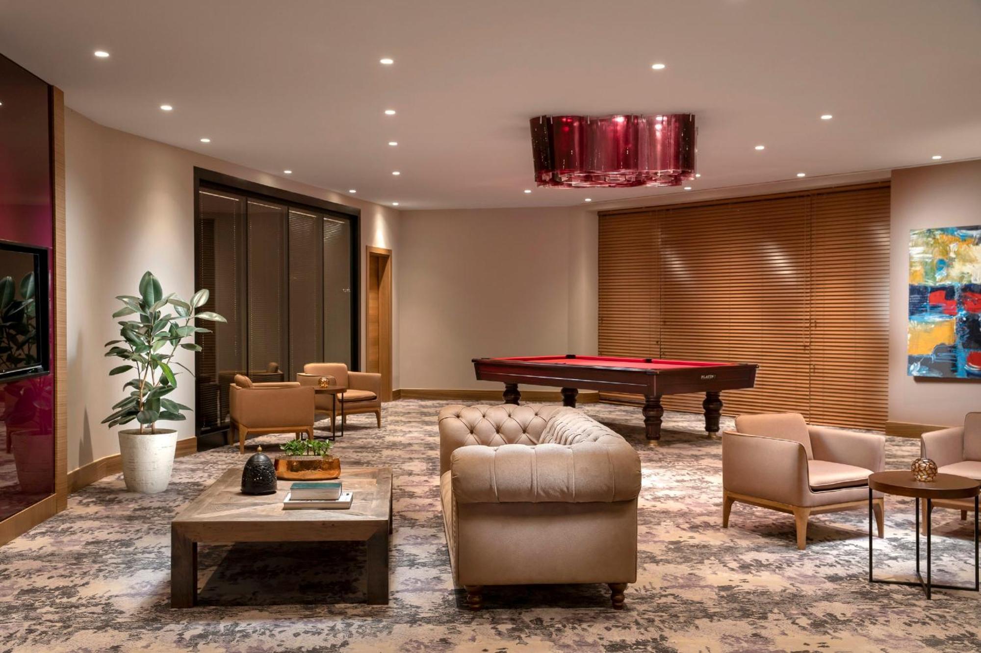 Crowne Plaza Florya Istanbul By Ihg Hotel Luaran gambar The Club Lounge at the Conrad Hong Kong